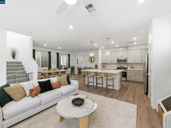 5 Brookdale Ct, Pittsburg, CA 94565