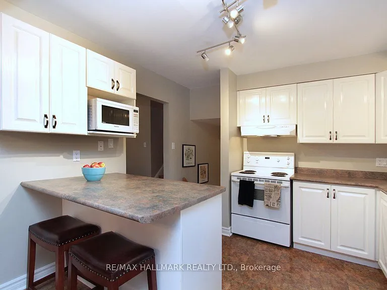42 Abbey Rd #MAIN FLOOR — Photo 12