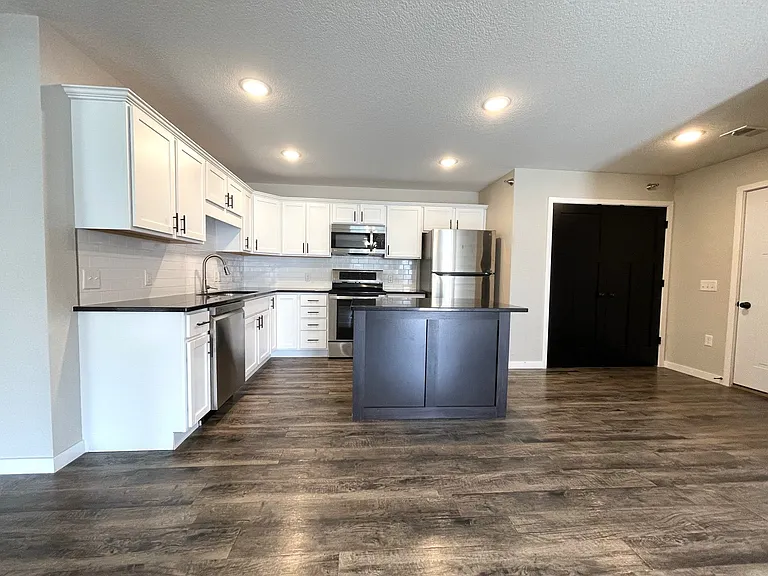 Gateway Place Apartments — Photo 36