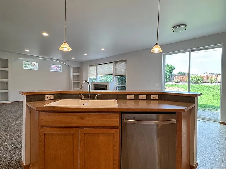 2210 N Clearview Dr — Photo 12