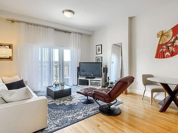 5th image of 1950 N Logan St APT 307