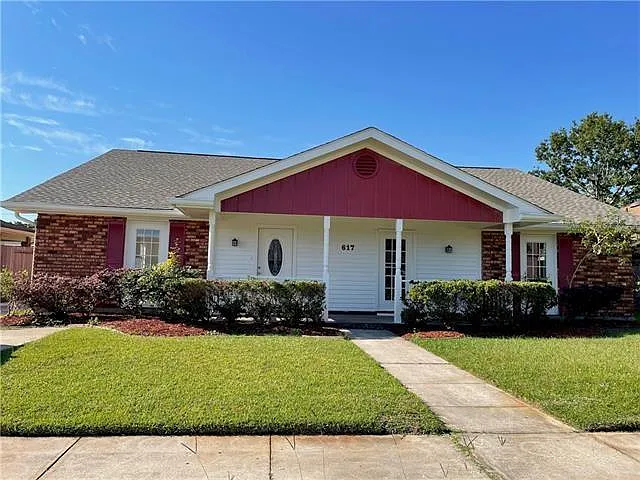 4 bed, 2.0 bath, 2168 sqft, $2,200 — Photo 2