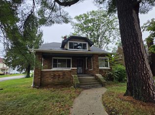 1303 S Oak Ave, Freeport, IL 61032