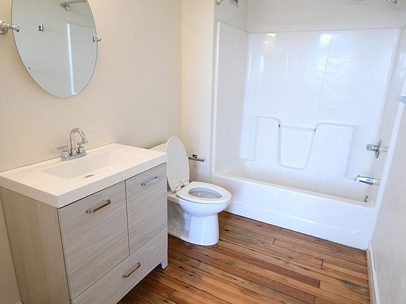3rd image of 61 Court Sq APT 403