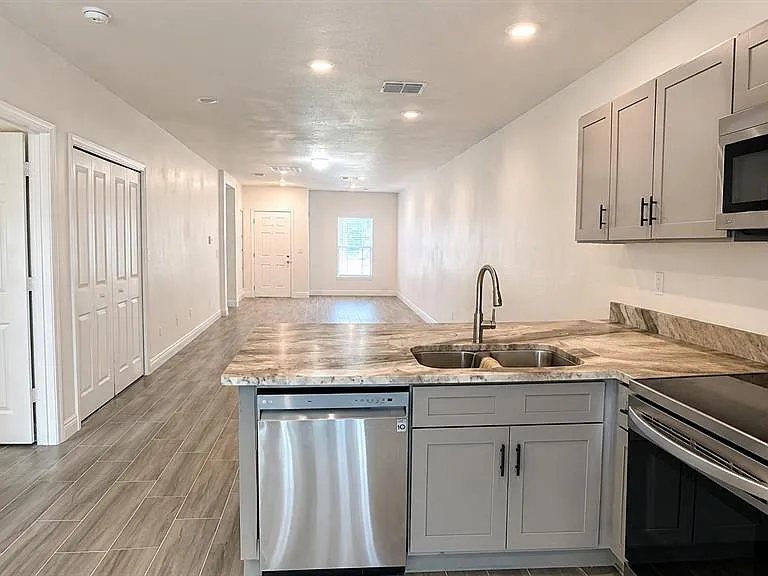 309 Clermont Dr #B — Photo 10