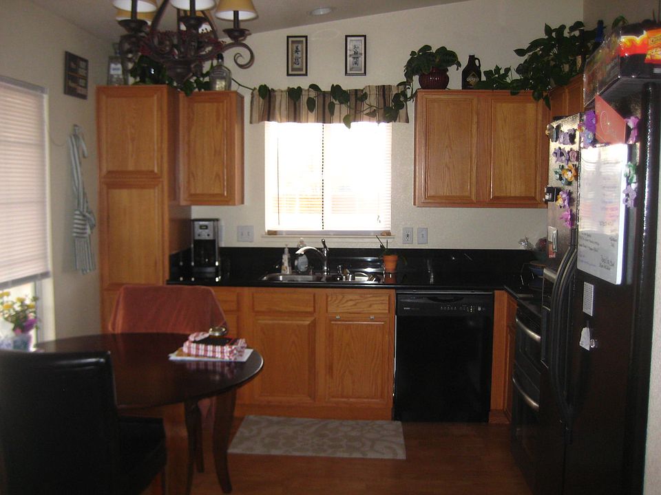 kitchen w/ new granite