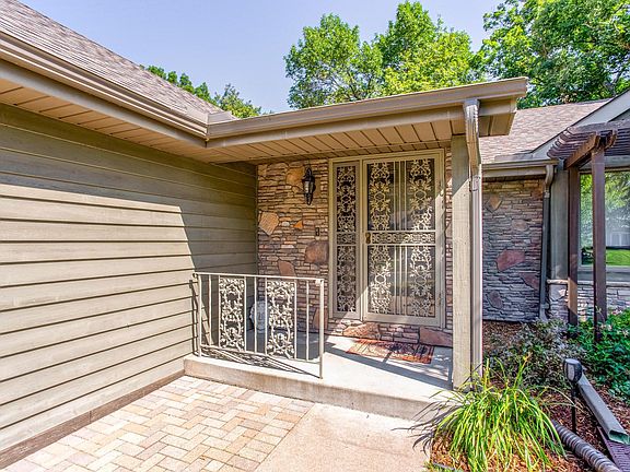 2nd image of 135 Egret Ln