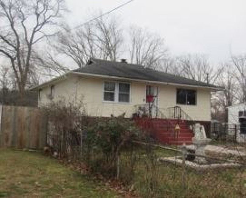 2nd image of 50 E 5th St