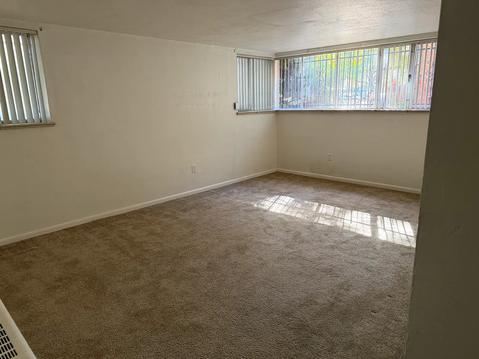 1 bed, 650 sqft, $1,200 — Photo 1