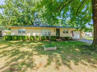 953 Asboth St, Pea Ridge, AR 72751