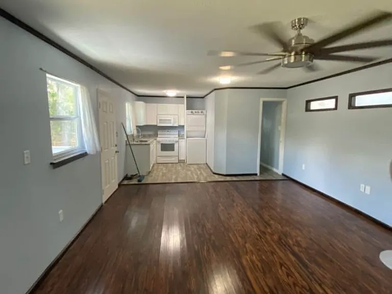 1630 Hillside Ln — Photo 10