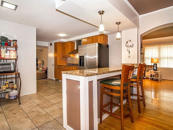 5th image of 8816 S Richmond Ave