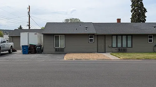 415 SE Dunham St Photo 1