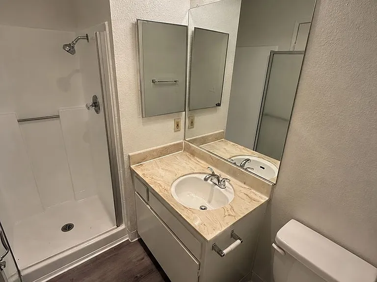 14543 Burbank Blvd — Photo 31