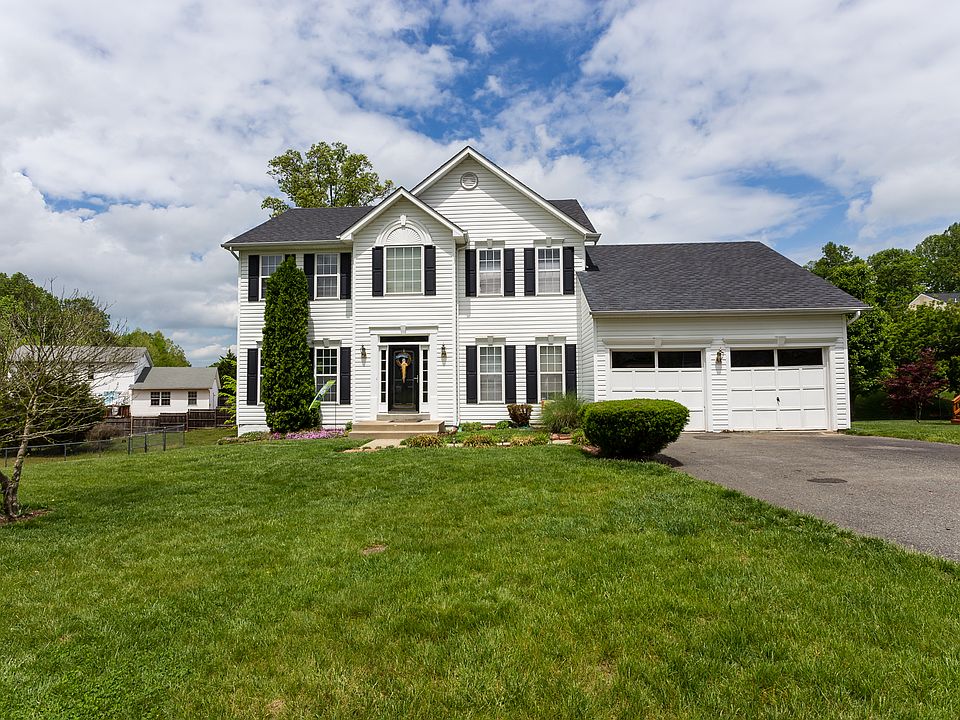 1st image of 20 Joseph Ct