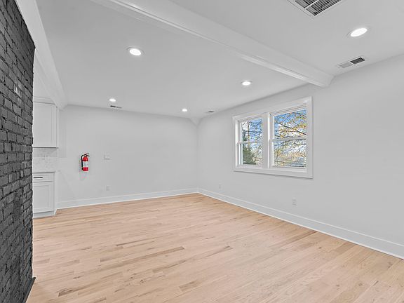 5th image of 515 Grand Ave Floor 2