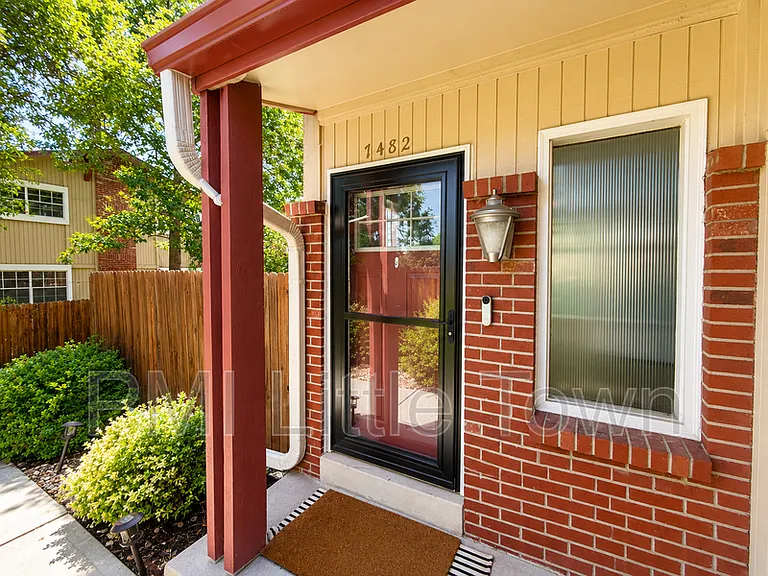 7482 W Roxbury Pl — Photo 2