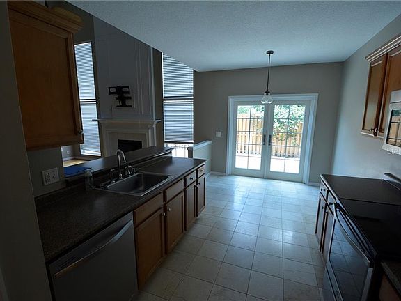 3rd image of 941 Beresford Way