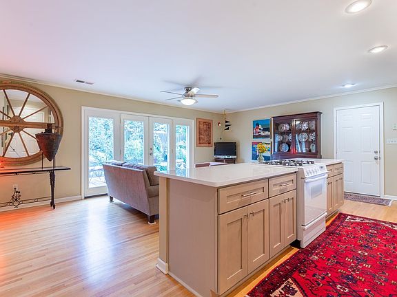 5th image of 4814 Marlin Ave