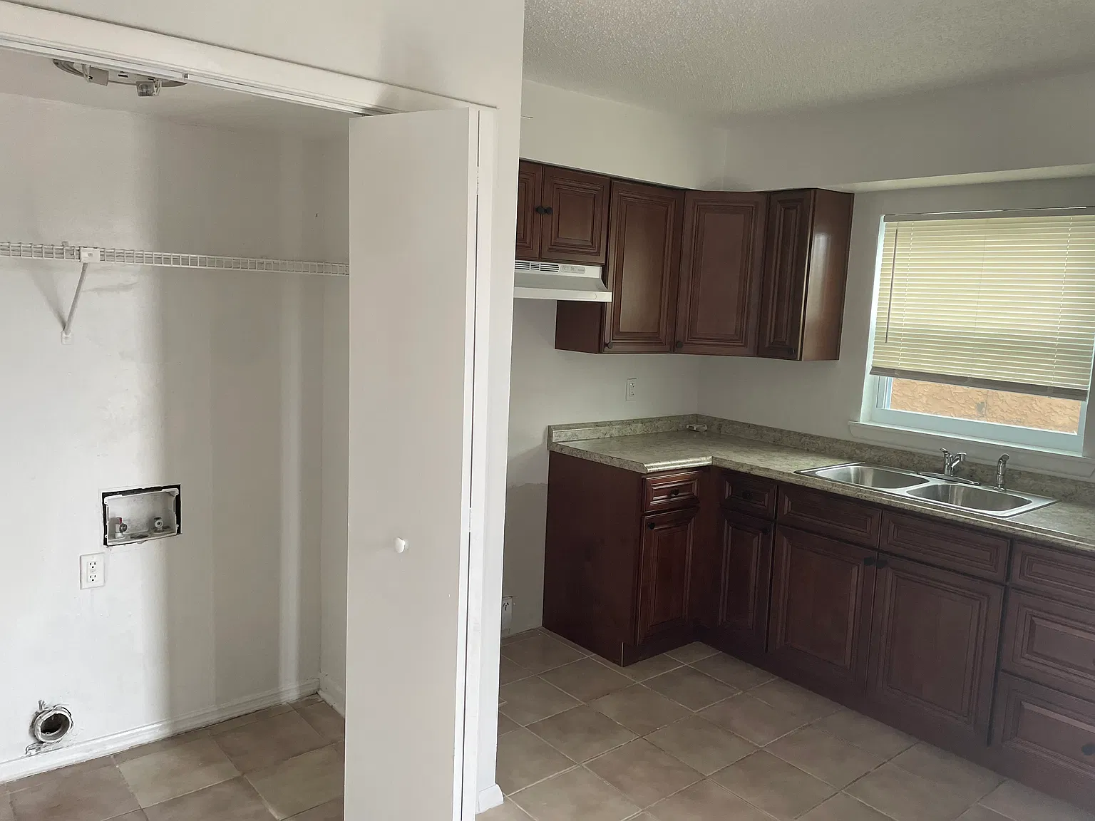 2 bed, 812 sqft, $1,420 — Photo 1