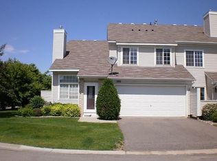 580 Blackbird Ct, Chanhassen, MN 55317