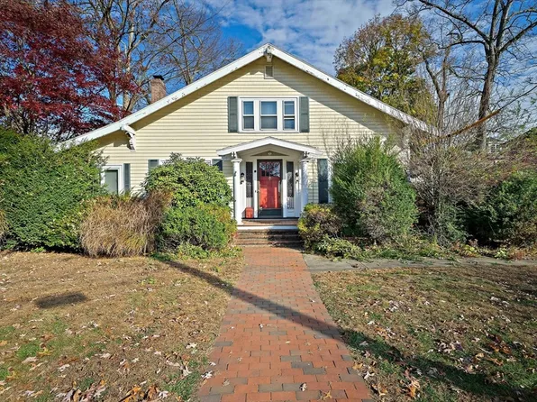 11 Gordon Rd, Needham, MA 02492