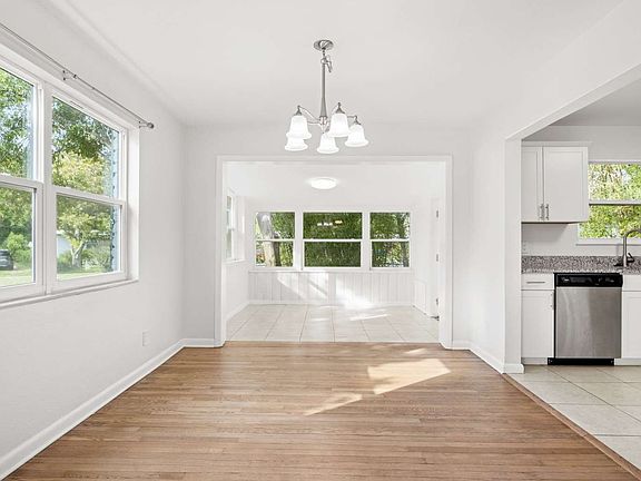 5th image of 3235 Honeywood Dr