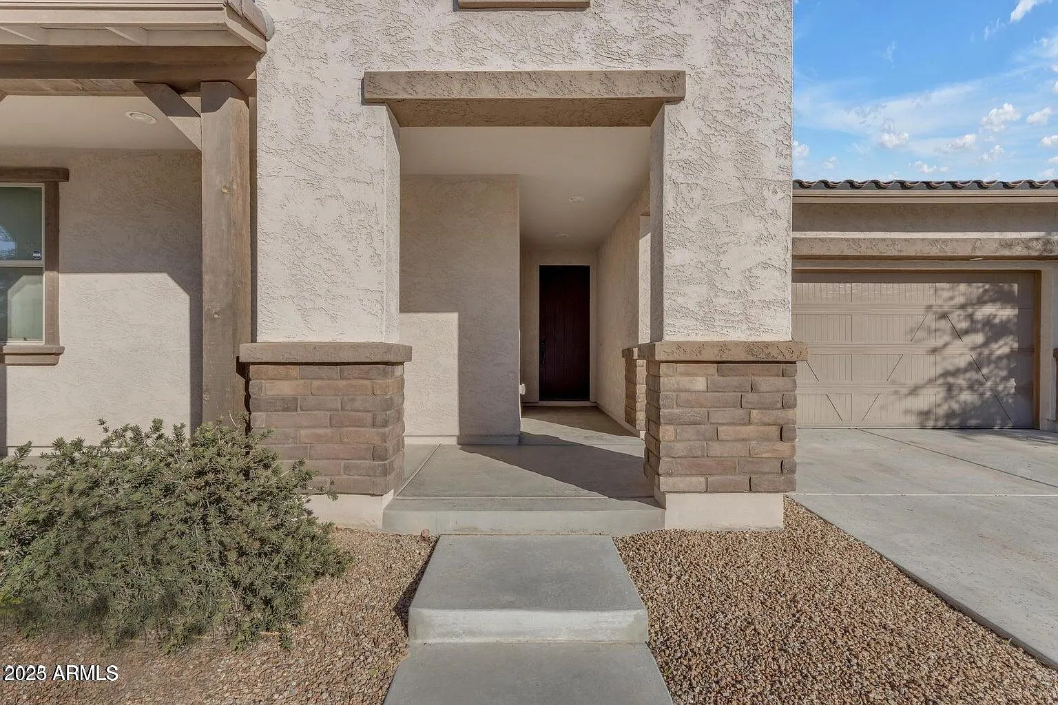 4 bed, 3.0 bath, 2308 sqft, $2,600 — Photo 3