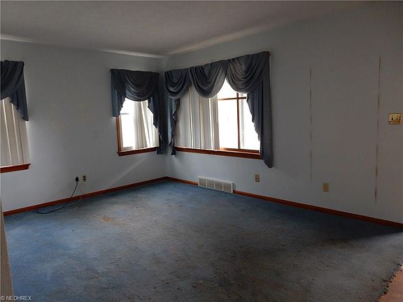 4th image of 914 W 23rd St