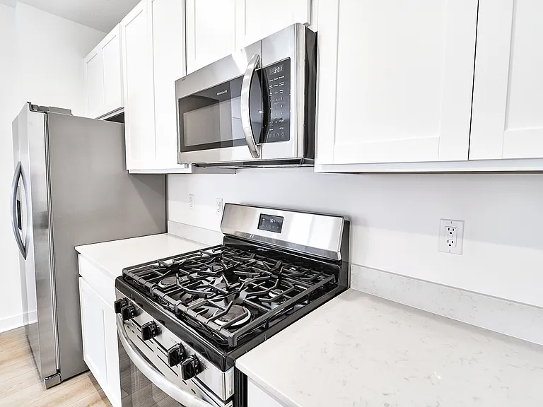 404 W Monroe St — Photo 15