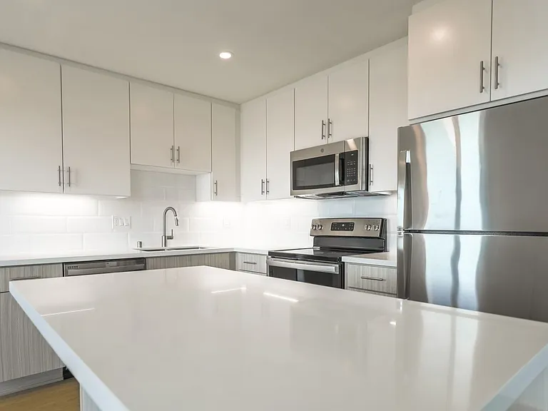 390 Stratford Ct — Photo 19