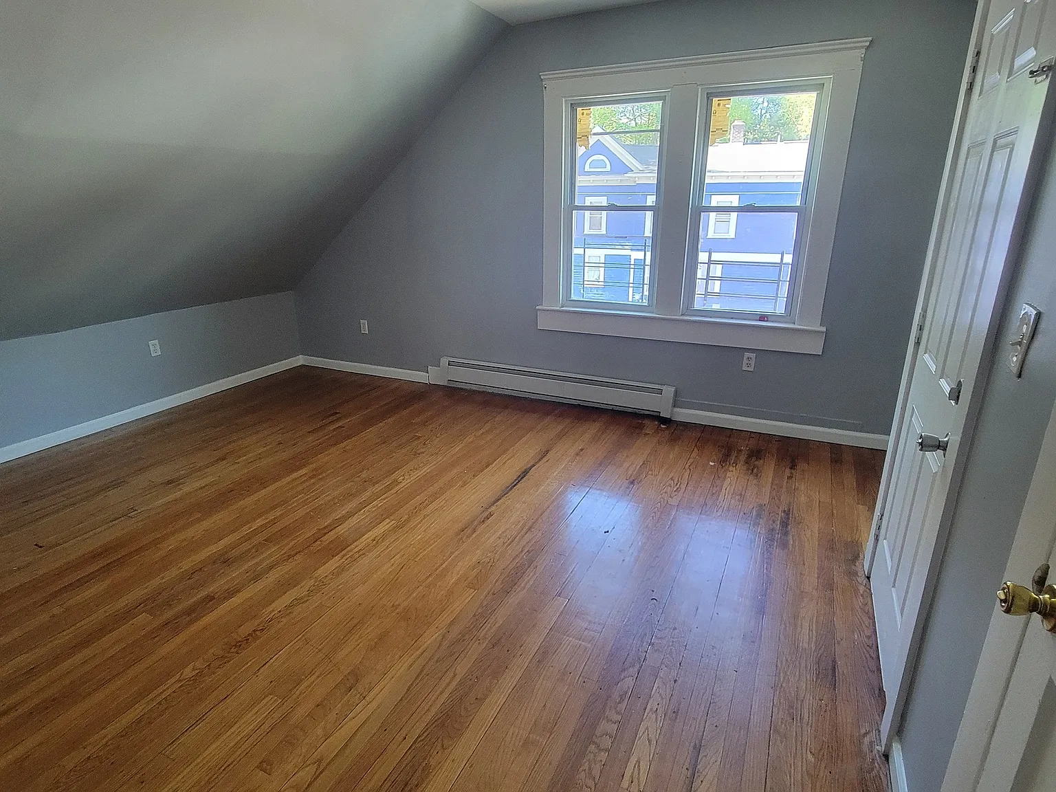 3 bed, 1.0 bath, 3361 sqft, $1,550 — Photo 4