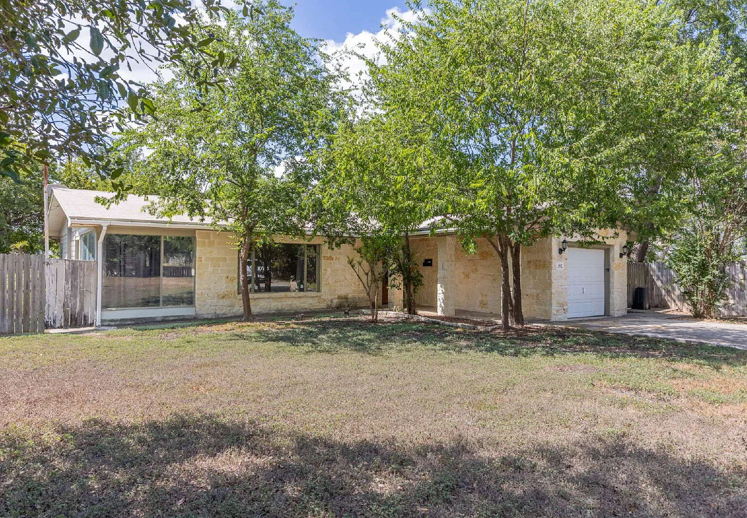 3 bed, 3.0 bath, 1892 sqft, $1,895 — Photo 3