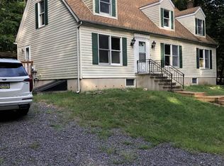 699 Cove Ln, Zion Grove, PA 17985