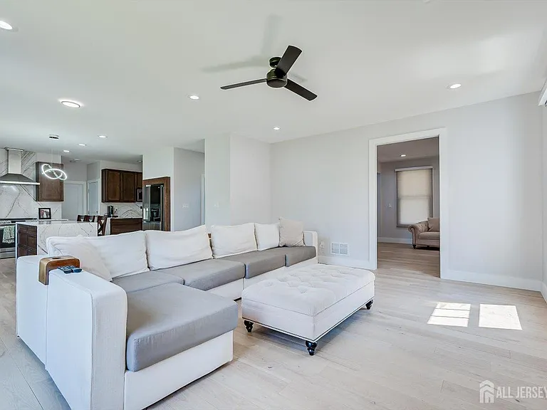145 Center St — Photo 10