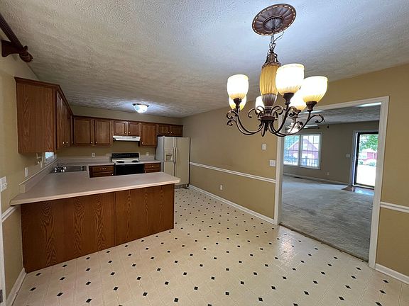 5th image of 522 Breslin Ave