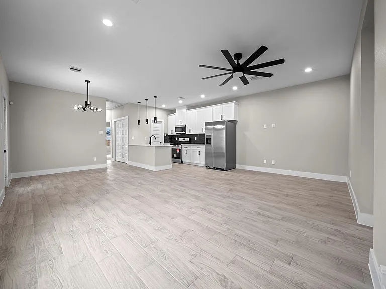 929 Green Meadow Ln #B — Photo 4
