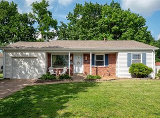 923 Lamplight Ln, Hazelwood, MO 63042