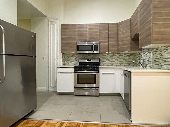 5th image of 1160 N Lasalle St #1