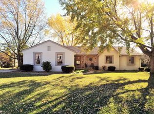 9611 W Forrester Ct, Mequon, WI 53097
