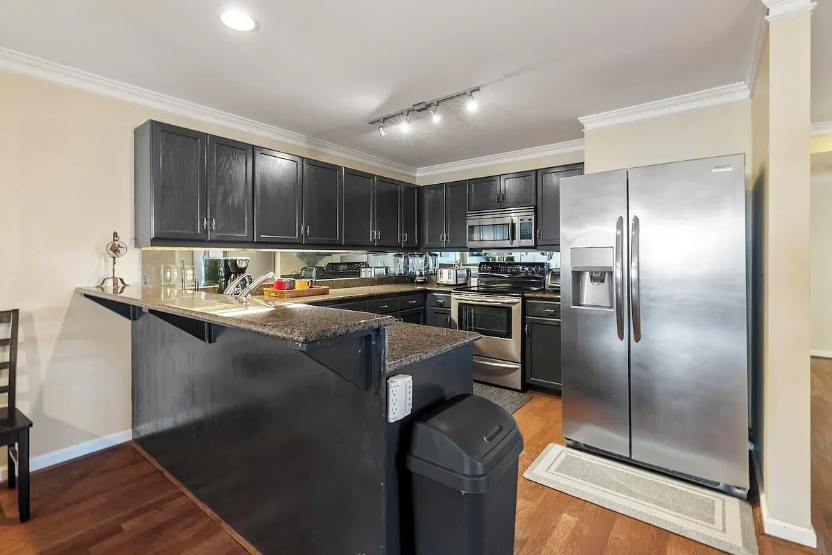 4 bed, $6,000 — Photo 2