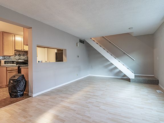 3rd image of 419 Farmingdale Cir