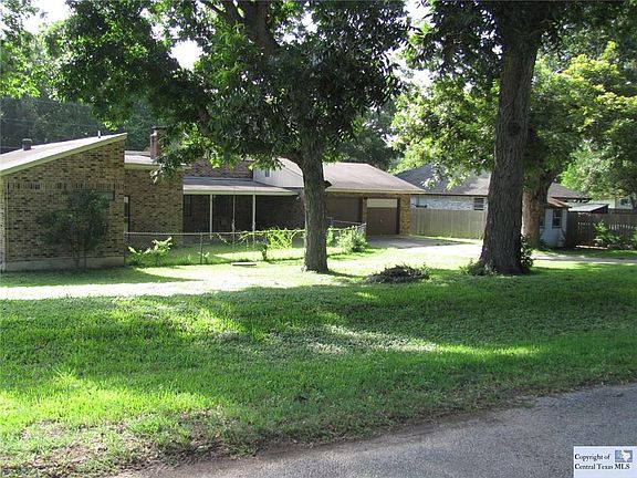 2nd image of 810 Lone Star Dr