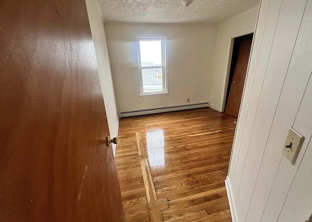 4 bed, $2,200 — Photo 3