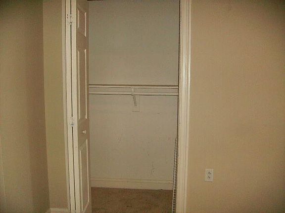 5th image of 617 High St APT A