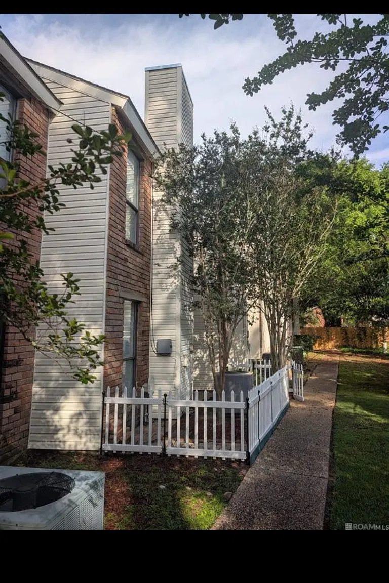 2 bed, 2.5 bath, 1286 sqft, $1,450 — Photo 1