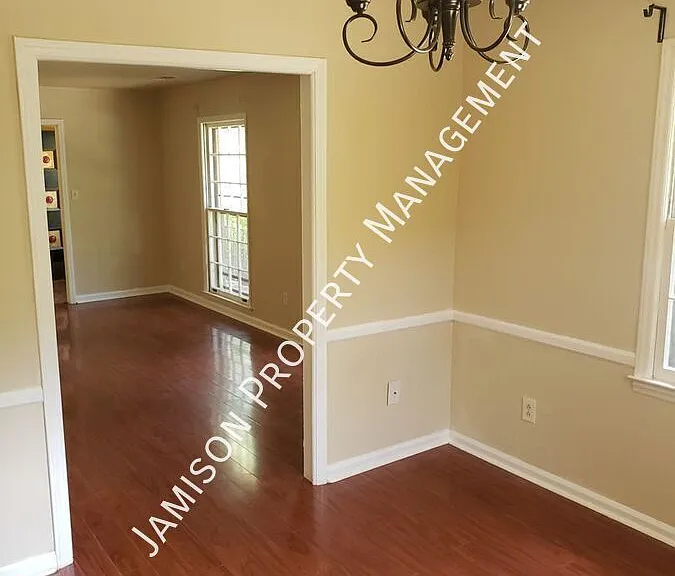 814 Pineborough Rd — Photo 8
