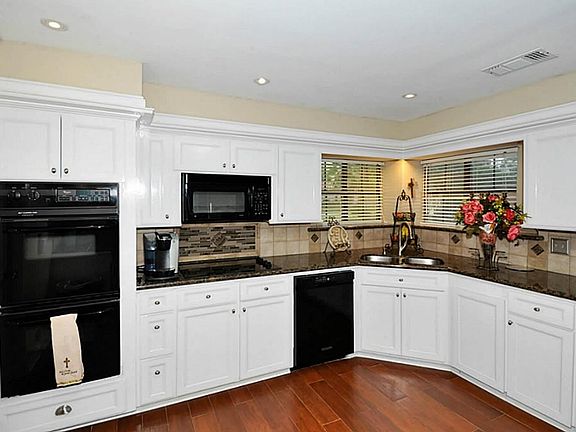 Remodeled Kitchen, Granite Counter Tops, Posh Back Splash, Upgraded Appliances, New Cook Top