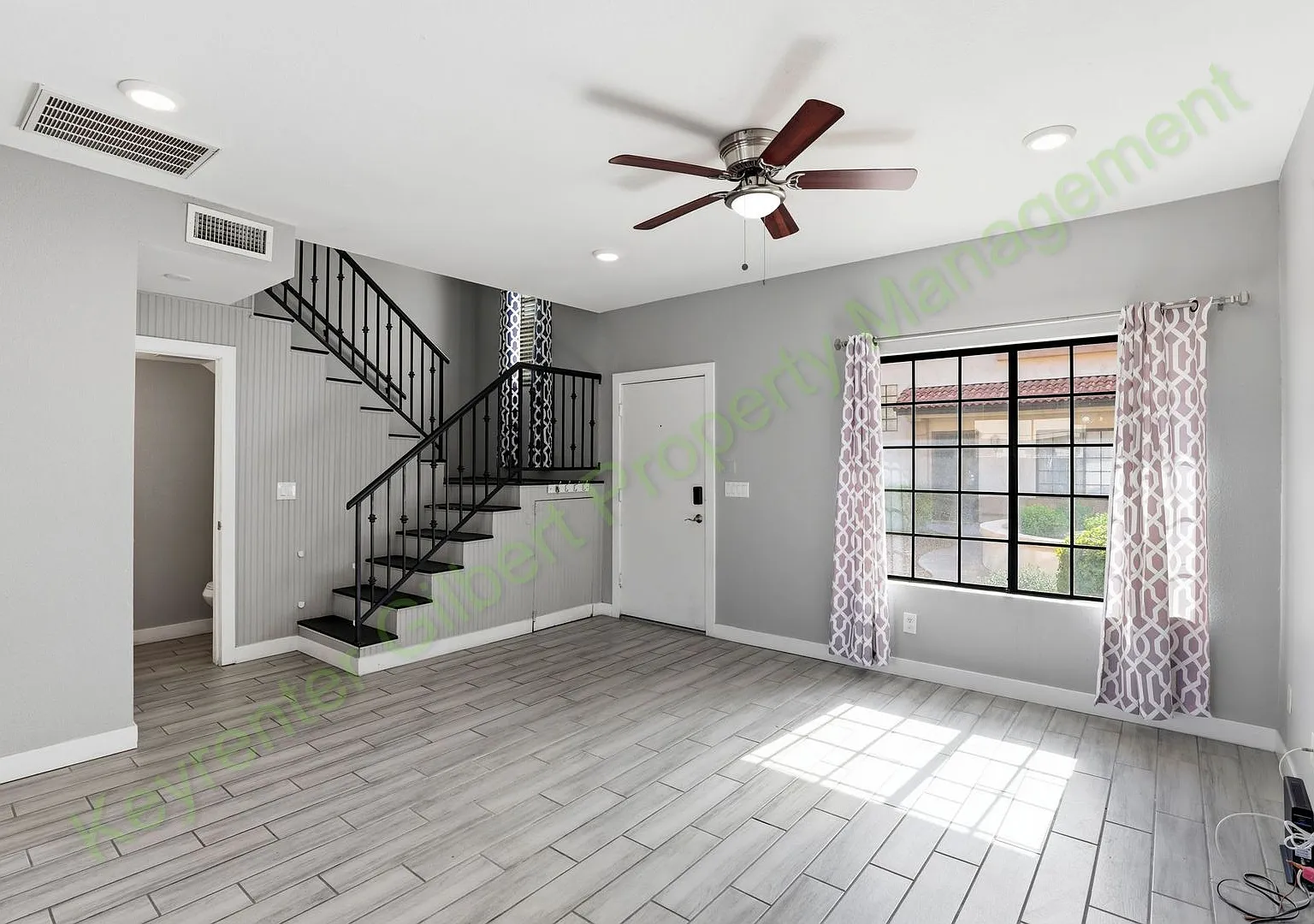 Charming Townhome Living in the Heart of Chandler Community Pool & Prime Location! — Photo 4