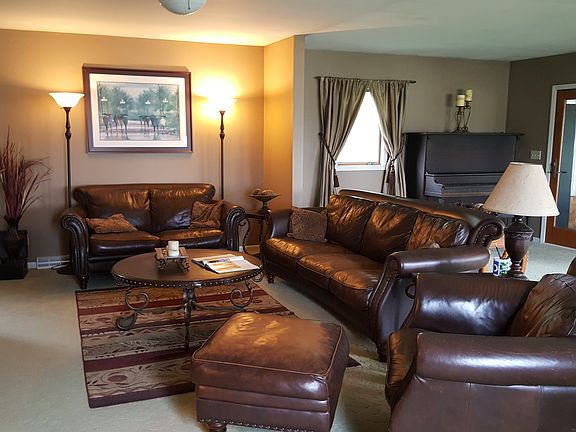 Large living area (24x24)